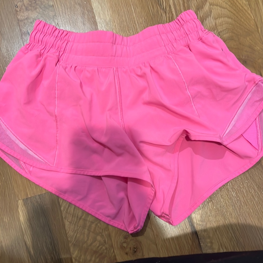 Lululemon hot pink speed up size 2 2.5 inch